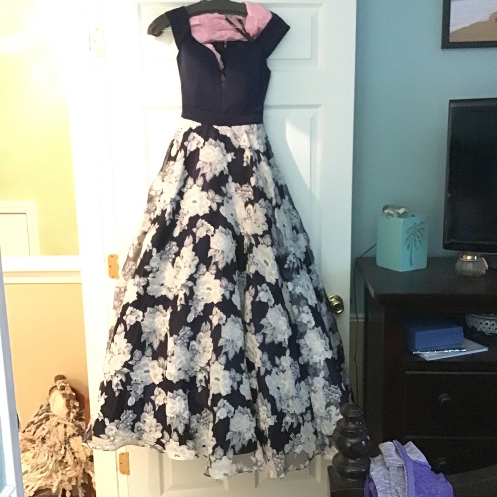 Navy/White floral gown. Tulle lined